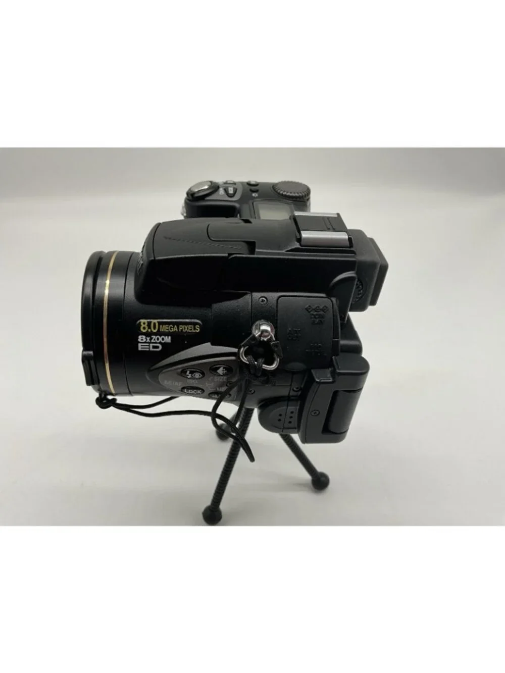Nikon Coolpix 8700 8MP Digital Camera with 8x Optical Zoom (25515) With Charger